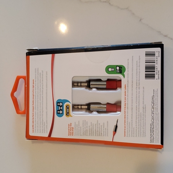 3 foot connect and plan Aux cable - Picture 2 of 5